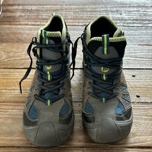 Merrell Capra mid waterproof boys size 4.5